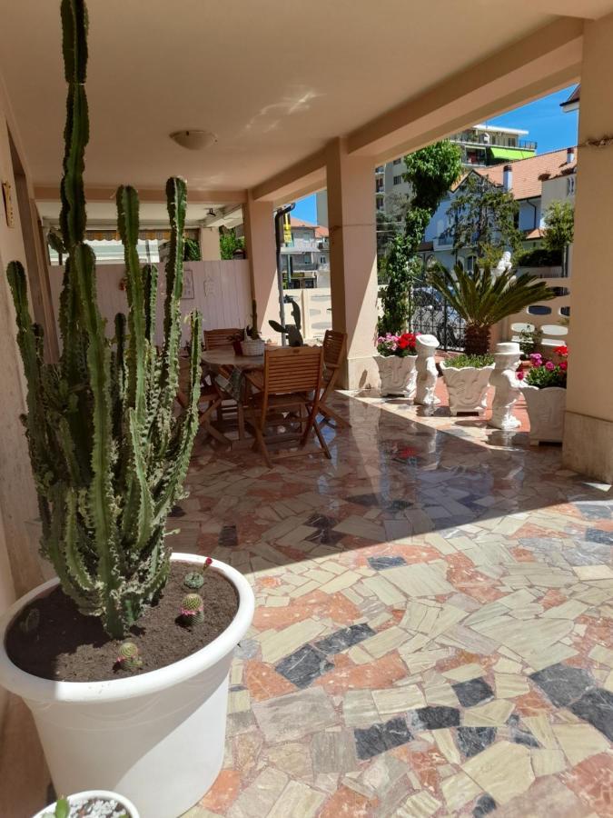 Bouganville Casa Vacanza Ambiente Climatizzato Con Wi Fi Pineto Exterior photo