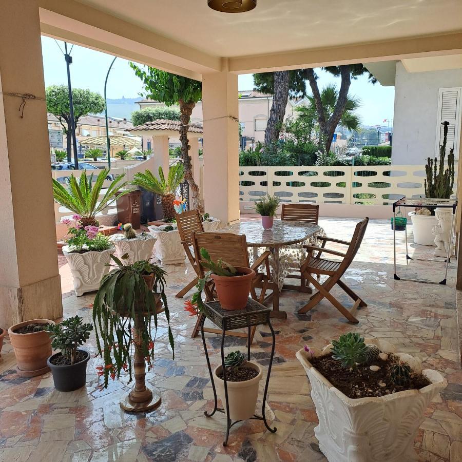 Bouganville Casa Vacanza Ambiente Climatizzato Con Wi Fi Pineto Exterior photo