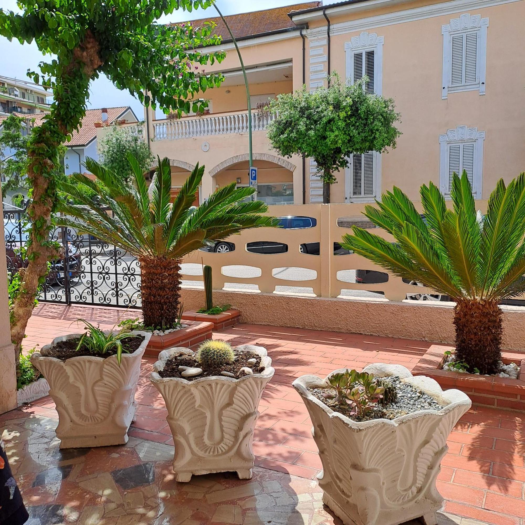 Bouganville Casa Vacanza Ambiente Climatizzato Con Wi Fi Pineto Exterior photo